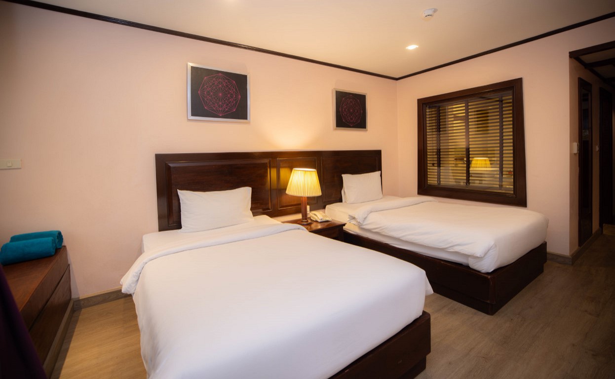 Poolside Access Twin Room