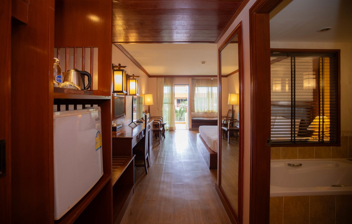 Premium Pool View King Room