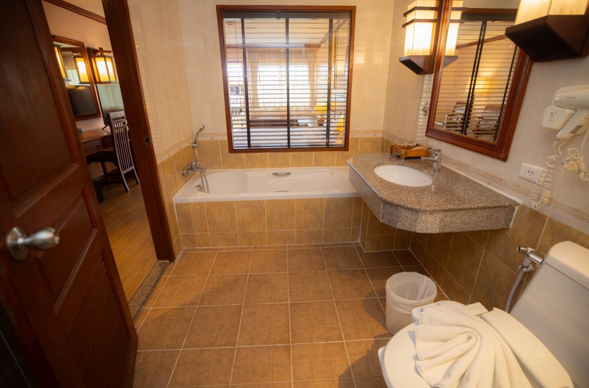 Premium Pool View King Room