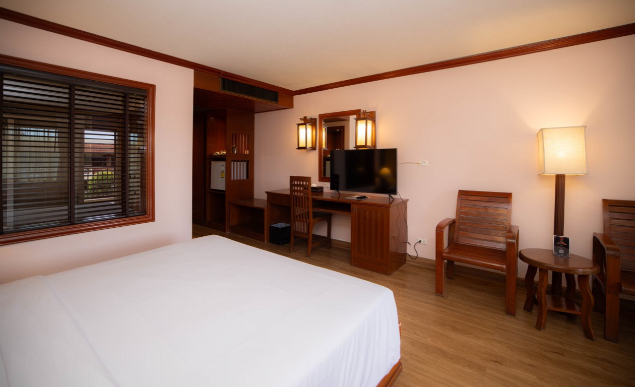 Premium Pool View King Room