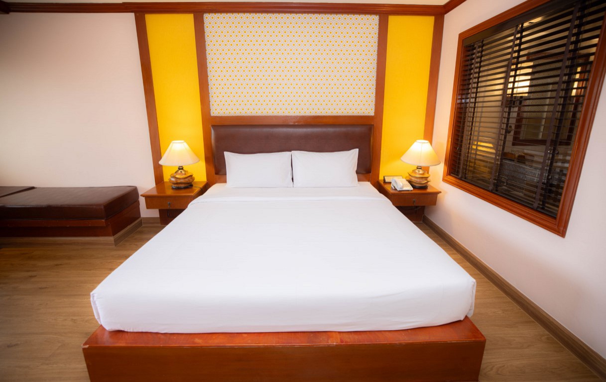 Premium Pool View King Room