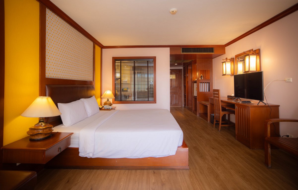 Premium Pool View King Room