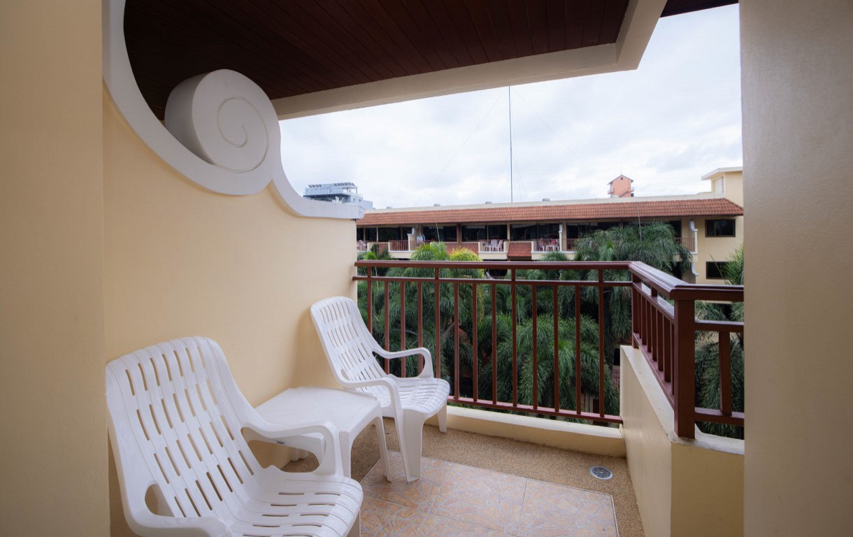 Premium Pool View King Room